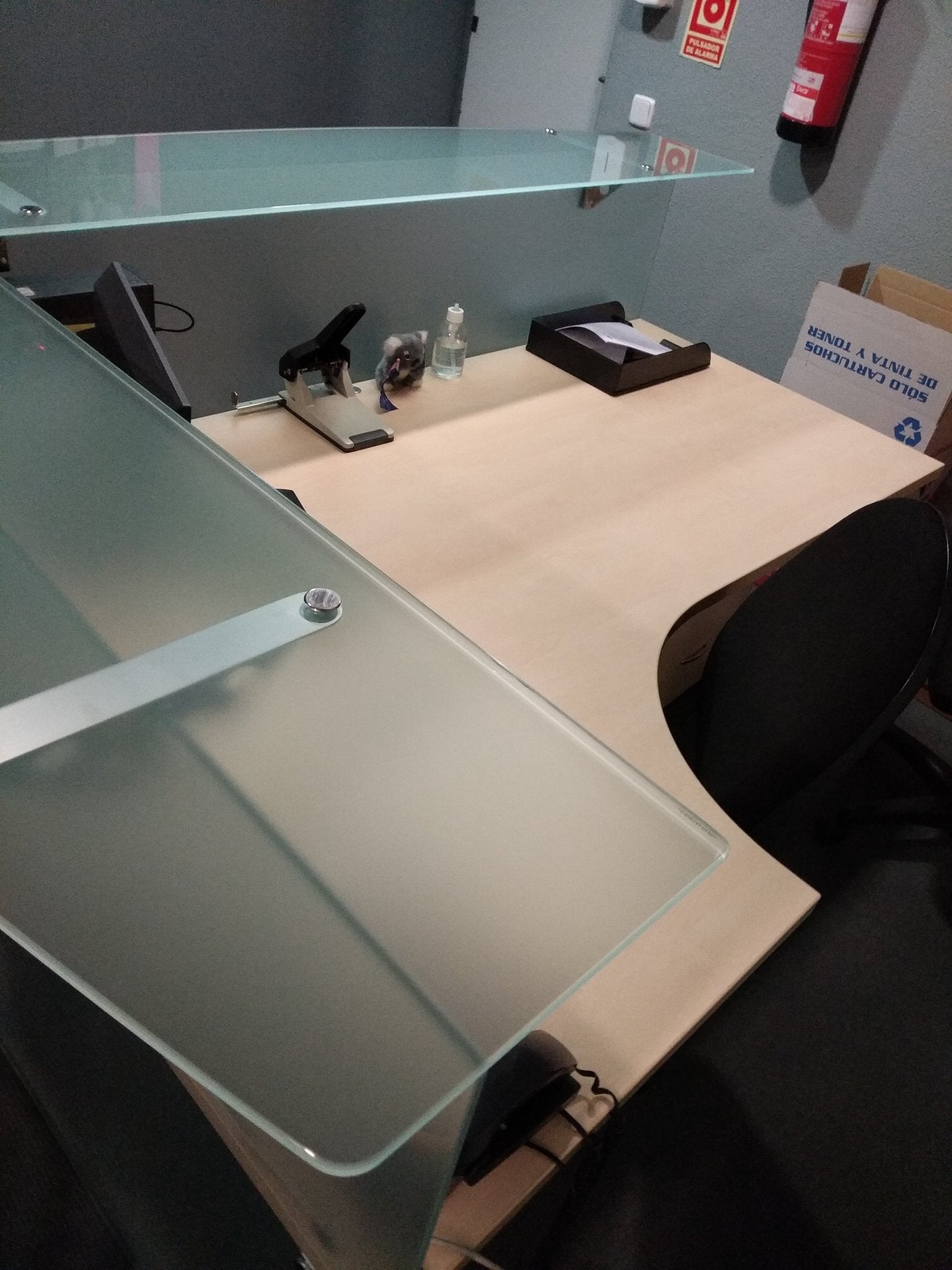 Mostrador con frente de cristal. - Madrid