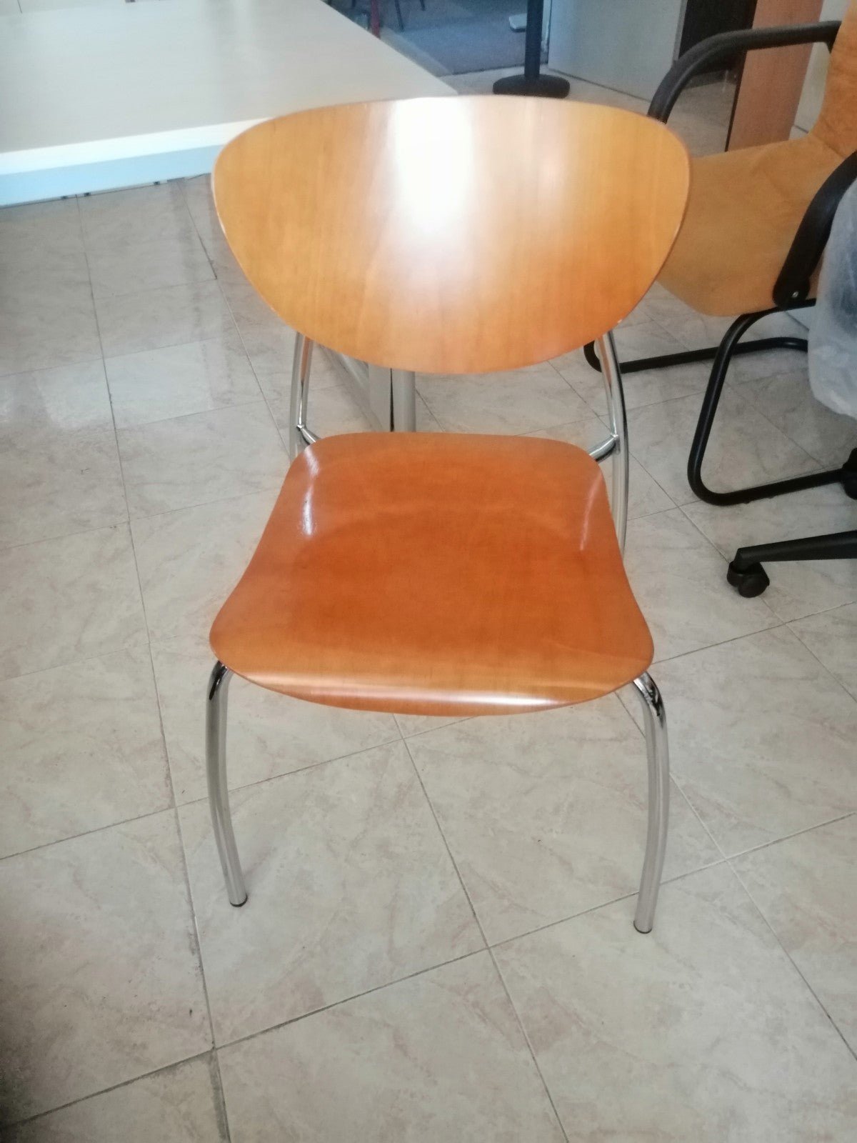 Silla fija de madera. - Madrid